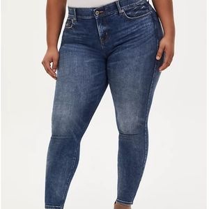 ☆Torrid Bombshell Skinny Jeans☆